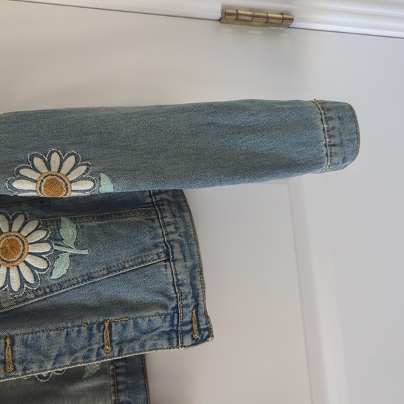 Forever 21 Light Blue Denim Jacket with Floral Design - Picture 4 of 6